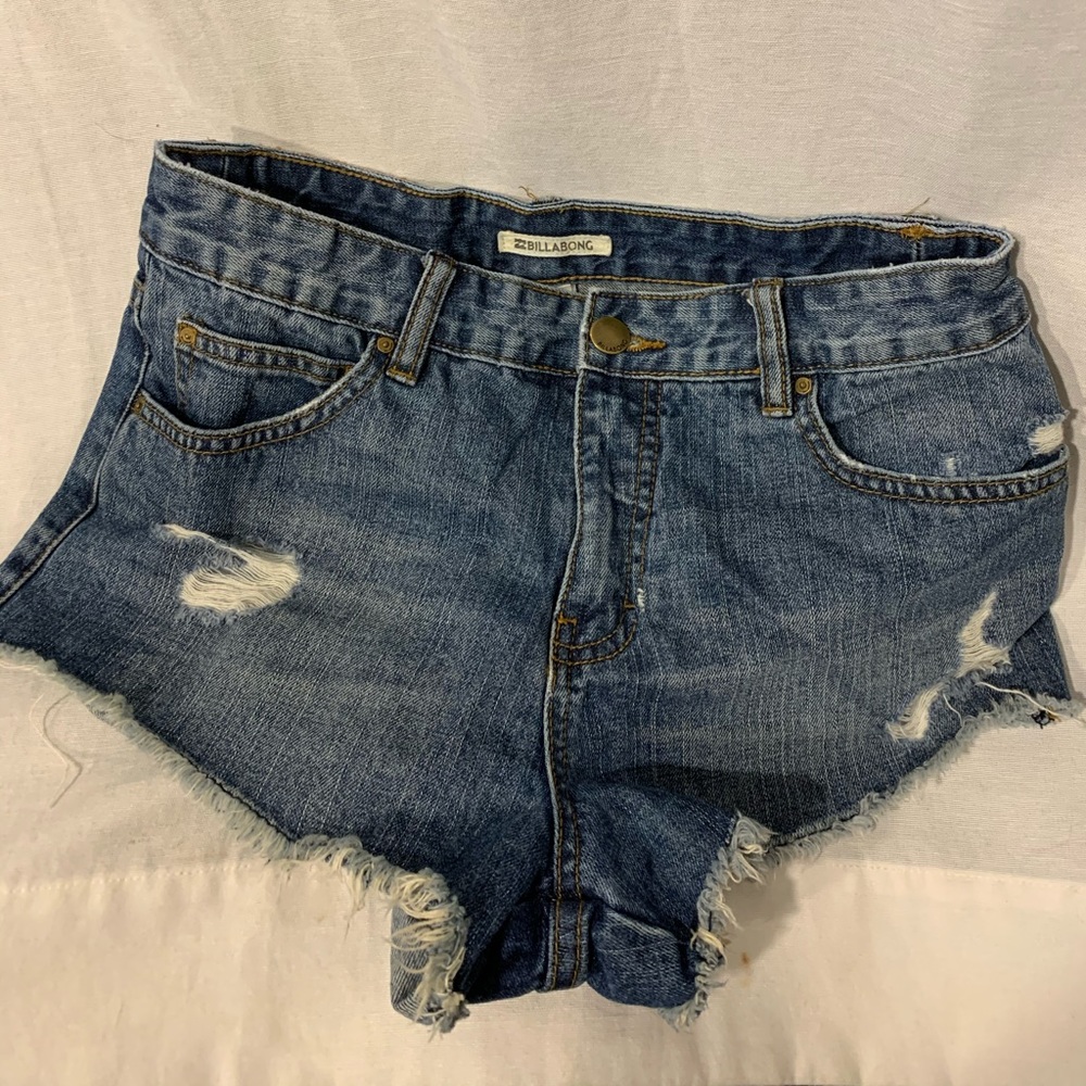 High wasted Billabong jean shorts